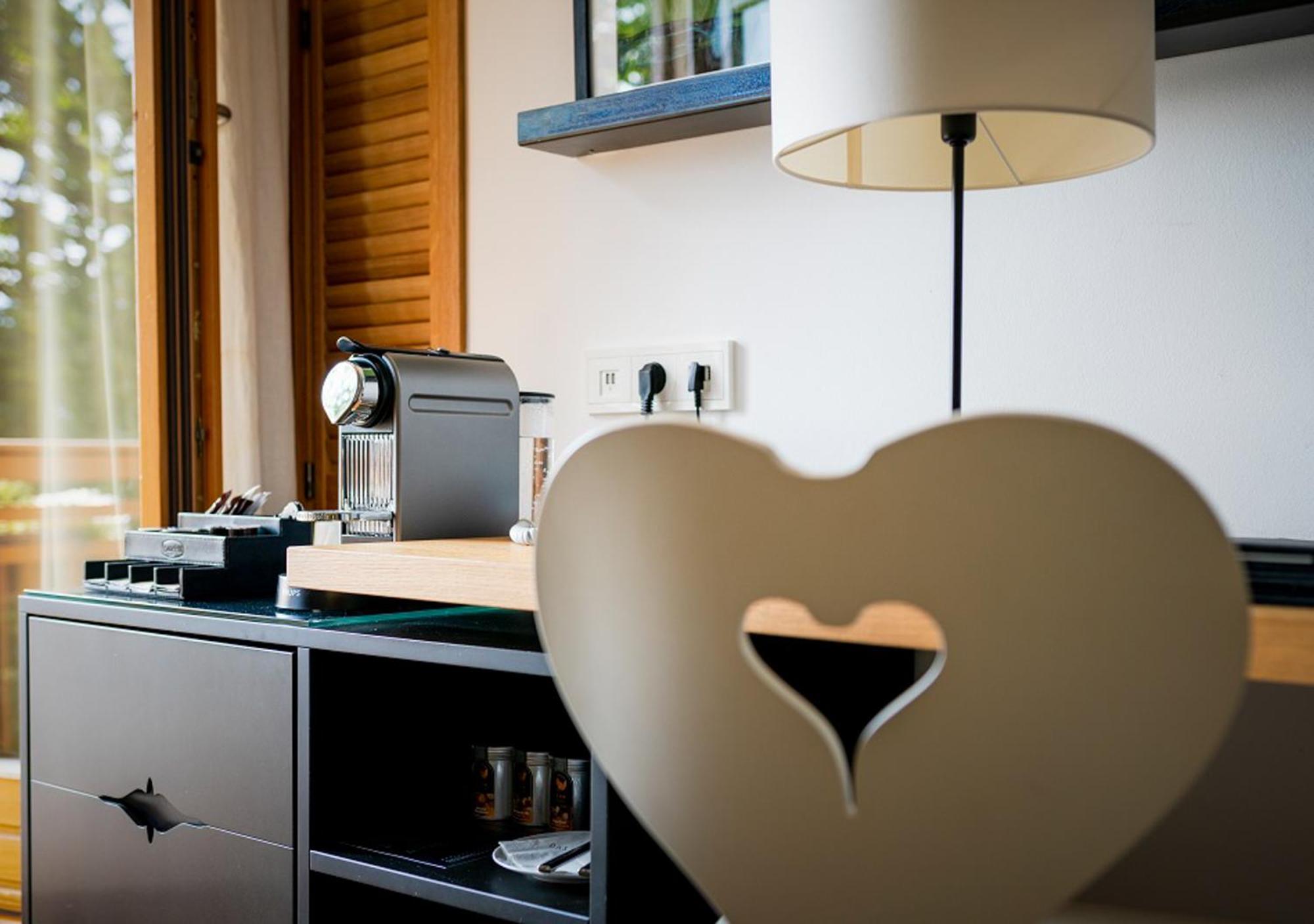 Das Tegernsee Bagian luar foto A Nespresso machine in a hotel room