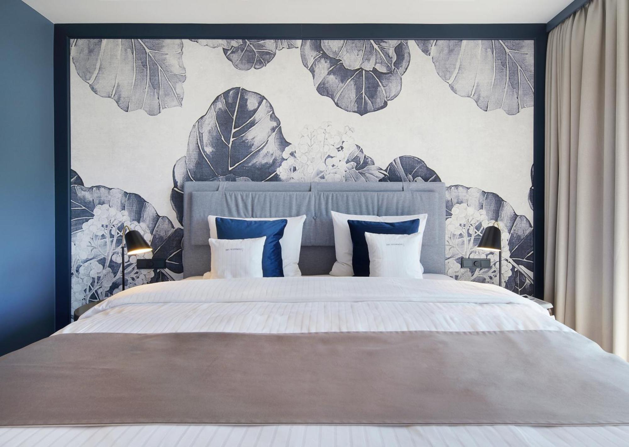 Das Tegernsee Bagian luar foto A bedroom at the hotel